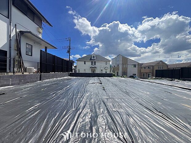 閑静な住宅街の陽当りに恵まれた土地で寛ぎに満ちた生活を。