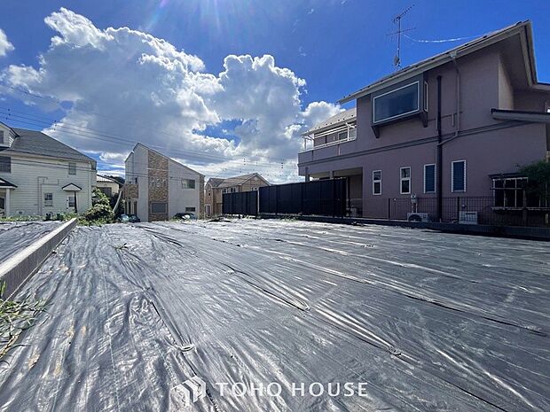 四季折々の自然を楽しめる住環境。街並み全体のデザインへの拘りと充実した設備はきっとご満足いただけるはず。