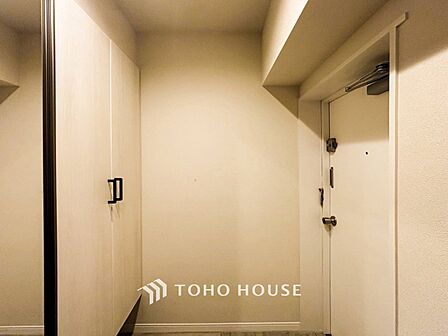 居住者の帰り、訪れる方を優しく迎えてくれる玄関です。