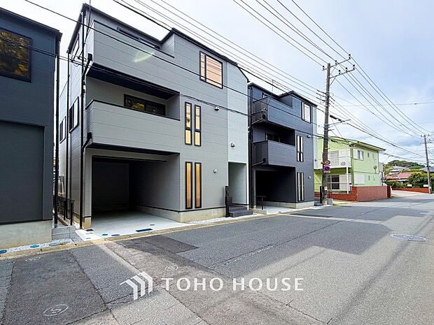 時代の流れに惑わされないシックなカラートーンで街並みに溶け込む外観。