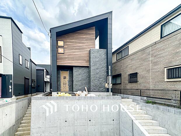 閑静な住宅街の一角、ひと時のくつろぎが生まれ、ゆっくりと愛着が育まれていきます。