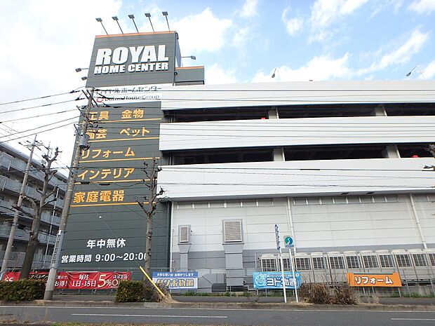 工具等はもちろんガーデニング類も充実。地下にはペットショップも。