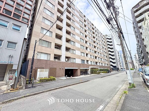 前面道路含む現地写真『快適』は「家」と「街」と「環境」が調和した時に訪れるだと改めて感じさせてくれます。