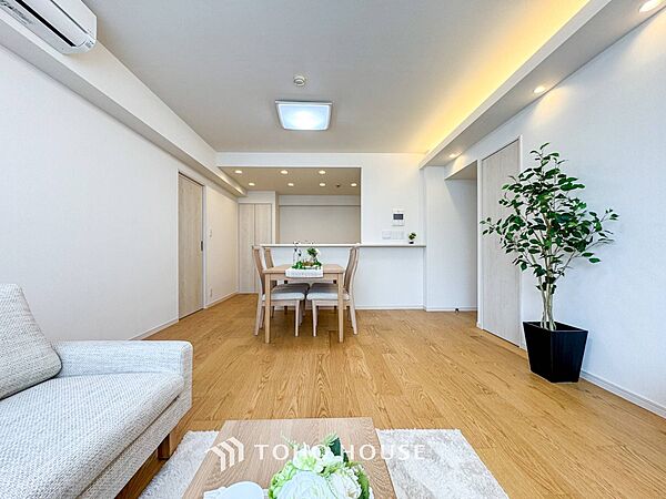 ここにはみんなが集い、食事と楽しい会話が始まるスペース。
