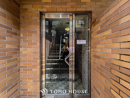 住む人や訪れる人やさしくエスコートする玄関アプローチ。