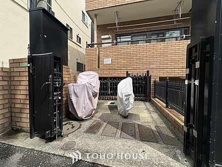 敷地内に駐輪スペースがございます。