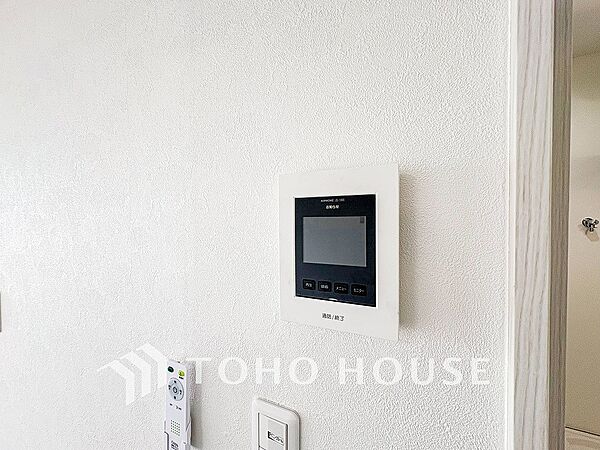 誰が来てもわかる様にモニター付きインターホンを設置。快適と安らぎを合わせた優しい設計。