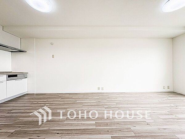 忙しい朝でも、しっかり家族が揃って食事をして頂けるゆとりある大きさのダイニングスペース。
