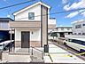 玄関：表現された空間は豊かな光と風を纏い、暮らしの時間を豊かにしてくれます。