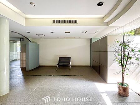 訪れるゲストや住む人を優しく迎え入れてくれる明るい空間です。