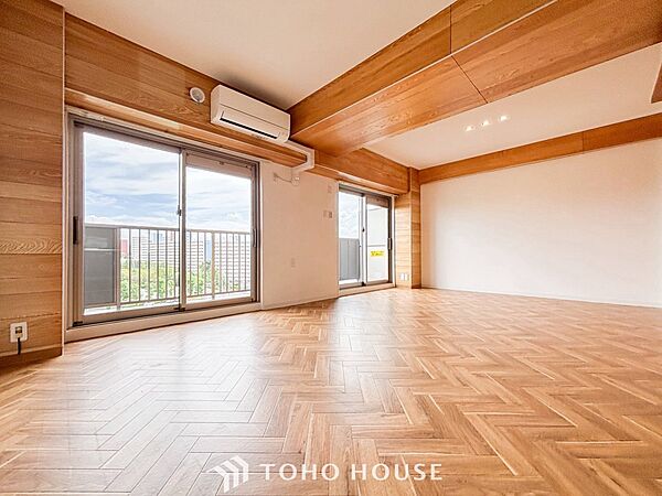 落ち着いた雰囲気に包まれた伸びやかな空間で、ゆったりと家族団らんの時間を過ごせます。