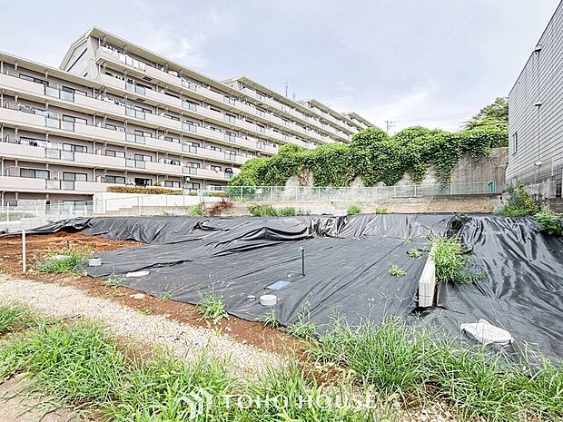住む人を映し出す洗練された佇まいは、いつまでも輝き続けながらいつしか街の風景に溶け込んでいきます。