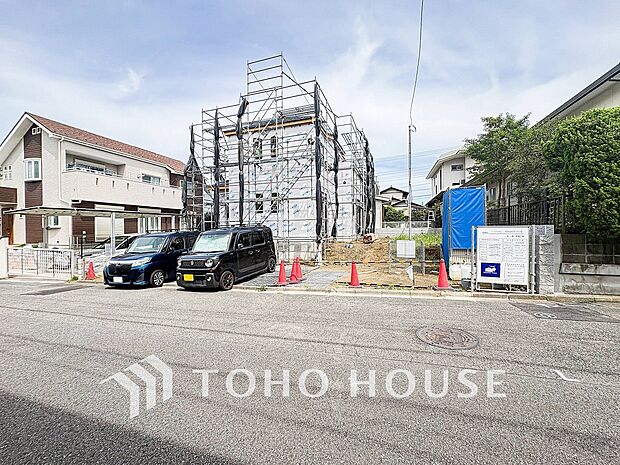 閑静な住宅街の陽当りに恵まれた土地。たくさんの想いが美しいカタチに彩られます。