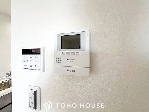 誰が来てもわかる様にモニター付きインターホンを設置。