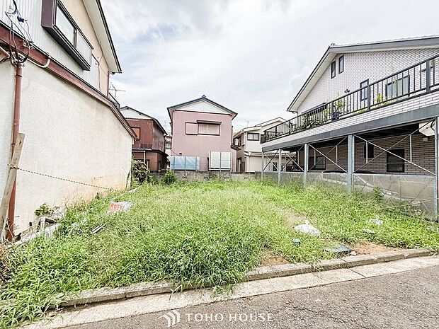 住む人を映し出す洗練された佇まいは、いつまでも輝き続けながらいつしか街の風景に溶け込んでいきます。