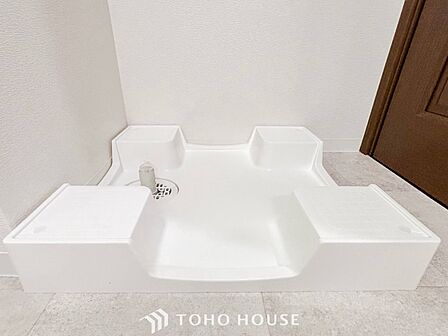 洗濯機を配置しても十分なスペースを確保しております。