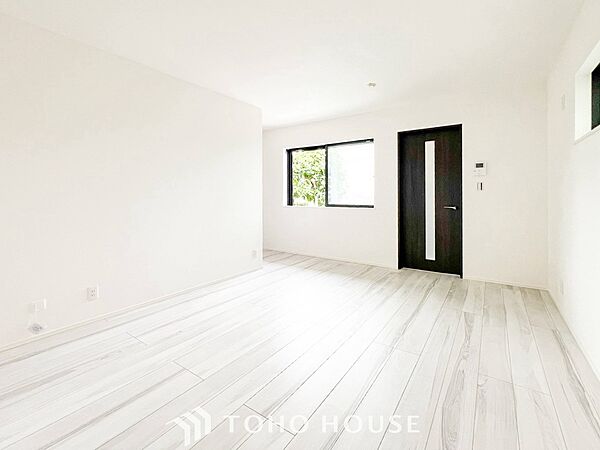 落ち着いた雰囲気に包まれた伸びやかな空間で、ゆったりと家族団らんの時間を過ごせます。