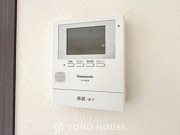 誰が来てもわかる様にモニター付きインターホンを設置。