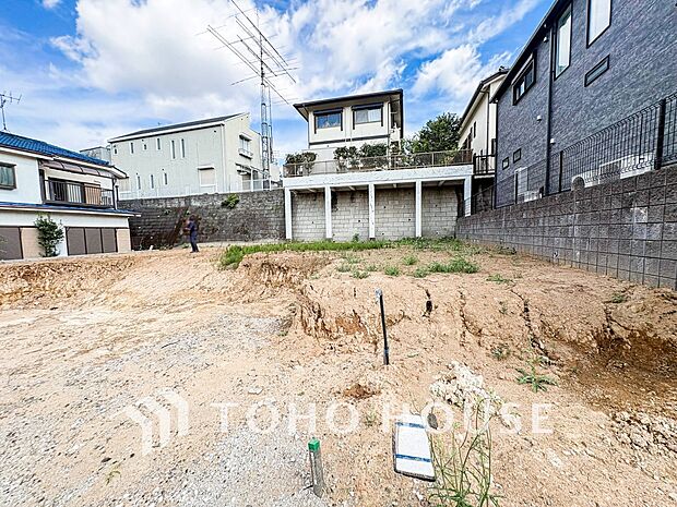 四季折々の自然を楽しめる住環境。街並み全体のデザインへの拘りと充実した設備はきっとご満足いただけるはず。