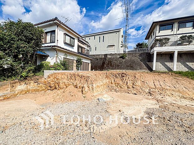 閑静な住宅街の陽当りに恵まれた土地。たくさんの想いが美しく彩られます。