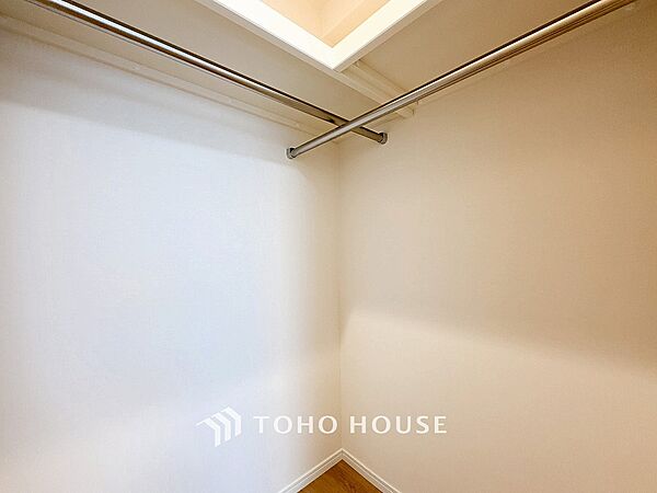 衣類だけでなく大きな荷物も収納でき、お部屋がすっきりします。