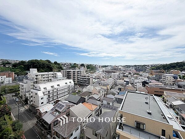 開放的で気持ちの良い眺望と青い空を満喫できます。