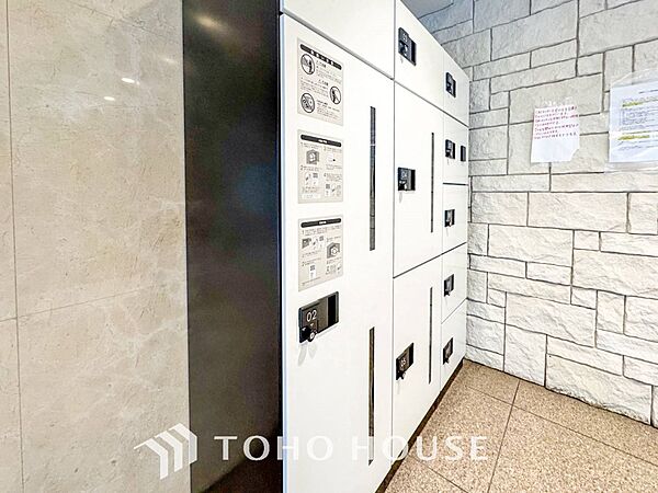 普段留守がちなご家族にも安心な宅配ボックスを完備。再配達を頼む手間を省ける嬉しい設備です。