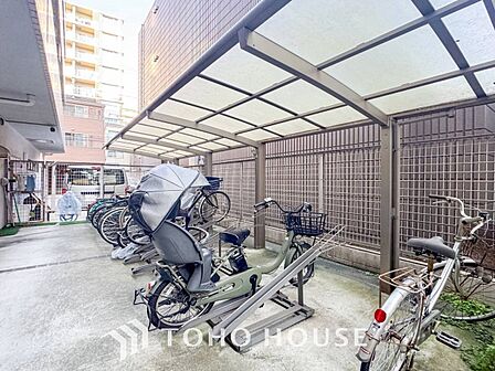 敷地内に駐輪スペースがございます。