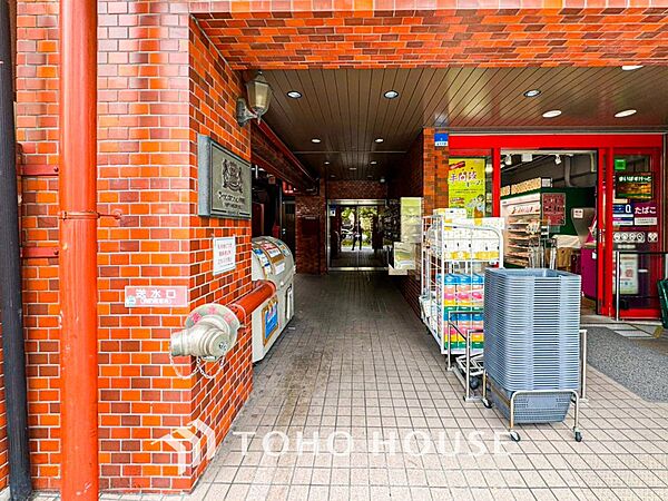 プライベート感が高まる、居住者を優しく迎え入れてくれるエントランス。