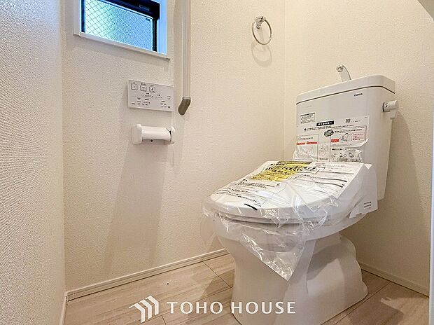 トイレはシンプルにホワイトで統一。