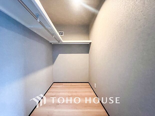 衣類だけでなく大きな荷物も収納でき、お部屋がすっきりします。