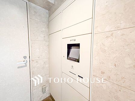 普段留守がちなご家族にも安心な宅配ボックスを完備。