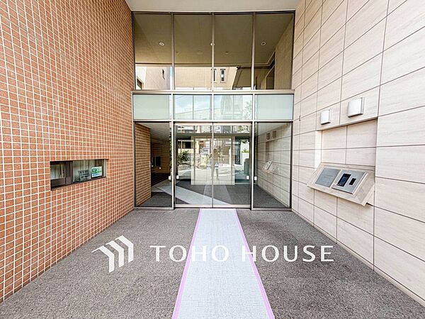 満ち足りたプライベートシーンへと誘う気品溢れるエントランスです。