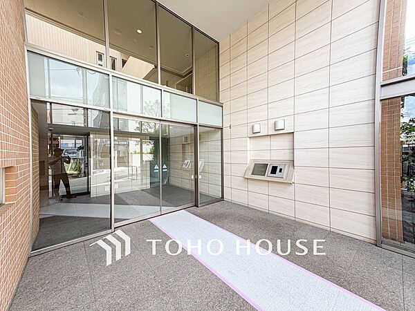 プライベート感が高まる、居住者を優しく迎え入れてくれるエントランス。