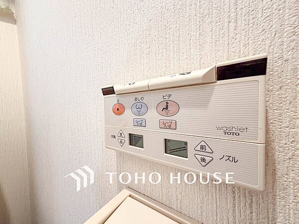 多機能型の温水洗浄付きトイレを標準設置しています。