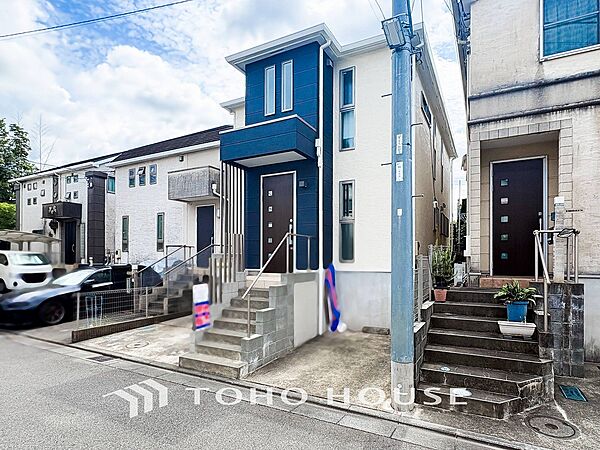 閑静な住宅街の一角、ひと時のくつろぎが生まれ、ゆっくりと愛着が育まれていきます。