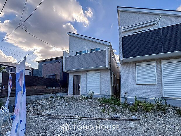 閑静な住宅街の一角、ひと時のくつろぎが生まれ、ゆっくりと愛着が育まれていきます。
