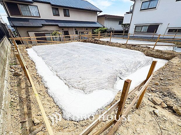 閑静な住宅街の一角、ひと時のくつろぎが生まれ、ゆっくりと愛着が育まれていきます。