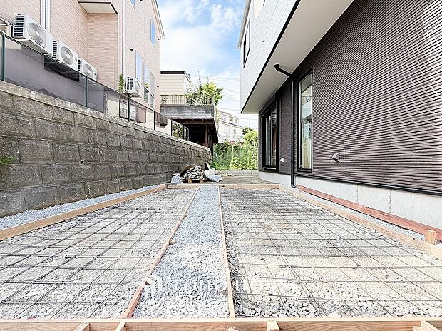 敷地内に駐車スペースがあると、日々の暮らしのをスムーズに運ぶ事が出来ます。