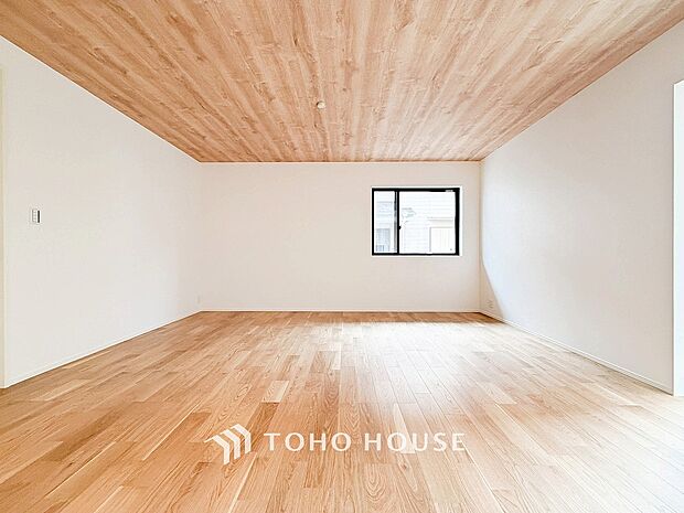 家族と過ごすひと時を溢れる光が優しく包み込むリビングダイニング。