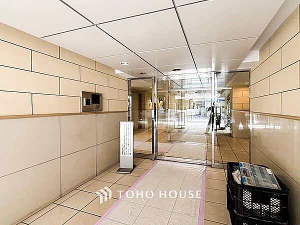 光あふれる開放感あるロビーは上質で洗練された空間。
