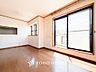 室内：太陽の恵みを一気に受けた明るくお住まい。吹きぬける風を感じながら爽やかで風通しの良い暮らし。