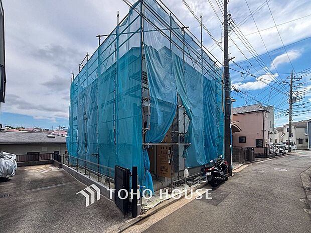 風を感じ青い空から太陽の恵みを感じる温もり溢れる佇まい。