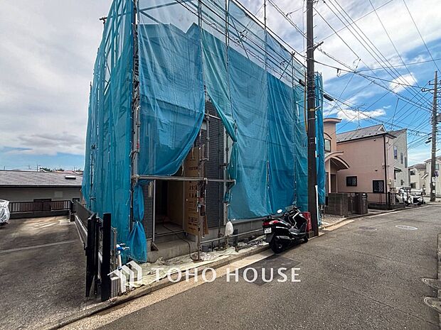閑静な住宅街の一角、ひと時のくつろぎが生まれ、ゆっくりと愛着が育まれていきます。