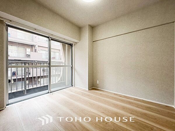やわらかな陽射しが心地よい落ち着いた住空間。
