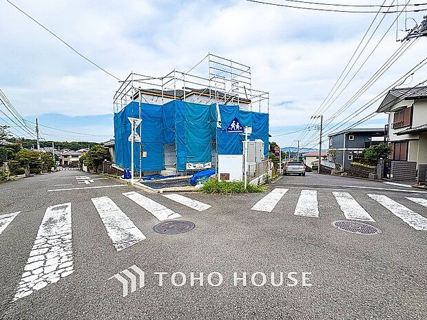 閑静な住宅地で小さなお子様がいるご家族にも安心。気品ある街並みと閑静な住環境が魅力です。