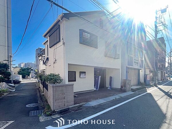 風を感じ解放感あふれる光に満ちた住まい。