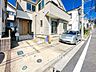 駐車場：カースペースもゆとりある空間を保っています。