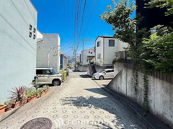 落ち着きのある閑静な住宅街。きっとここからご家族のかけがえのない想い出が作られることでしょう。