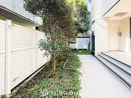 毎日の暮らしの中に癒しを与えてくれる専用庭付き住戸。